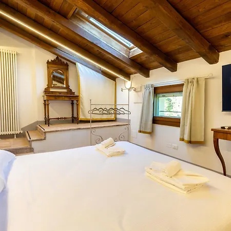 Pensión Bolognaroomscom - La Cascina