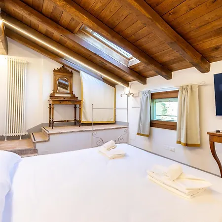 Borgo Malvasia- La Cascina 3*