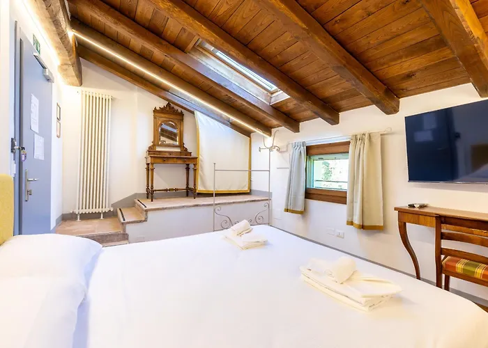 Bolognaroomscom - La Cascina 3*